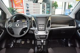 2014款双龙柯兰多2.0L汽油两驱舒适导航版