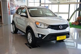 2014款双龙柯兰多2.0L汽油两驱舒适导航版