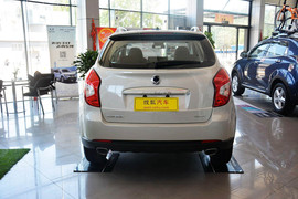 2014款双龙柯兰多2.0L汽油两驱舒适导航版