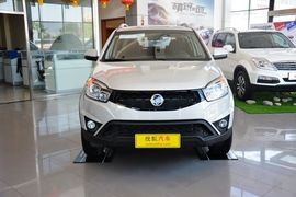 2014款双龙柯兰多2.0L汽油两驱舒适导航版