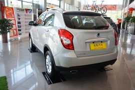 2014款双龙柯兰多2.0L汽油两驱舒适导航版