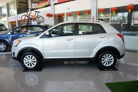 2014款双龙柯兰多2.0L汽油两驱舒适导航版