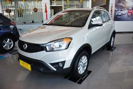 2014款双龙柯兰多2.0L汽油两驱舒适导航版