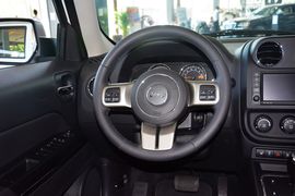2014款Jeep自由客2.4L豪华导航版