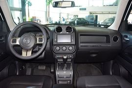 2014款Jeep自由客2.4L豪华导航版