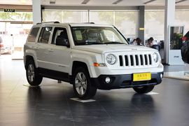 2014款Jeep自由客2.4L豪华导航版