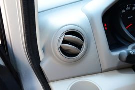 2014款日产NV200 1.6L CVT尊雅型