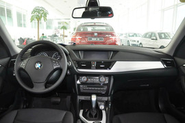 2013款宝马X1 sDrive18i领先型