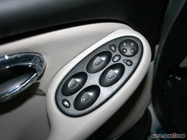 车门内部控制面板