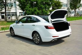 2014款奔腾B70 1.8T手自一体运动尊享型