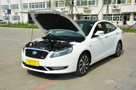 2014款奔腾B70 1.8T手自一体运动尊享型