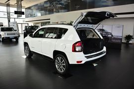 2014款Jeep指南者2.4L四驱豪华版