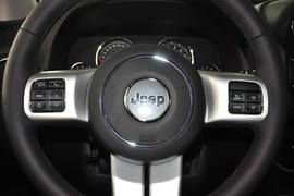 2014款Jeep指南者2.4L四驱豪华版