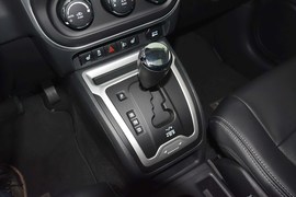 2014款Jeep指南者2.4L四驱豪华版