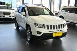 2014款Jeep指南者2.4L四驱豪华版