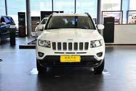 2014款Jeep指南者2.4L四驱豪华版