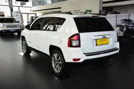 2014款Jeep指南者2.4L四驱豪华版