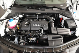 2013款奥迪TT Coupe 2.0TFSI白色经典版