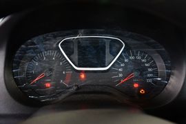 2014款雪铁龙全新爱丽舍1.6L舒适手动型深内饰版