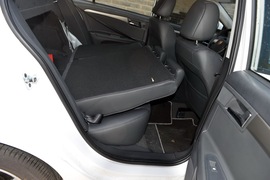 2014款荣威3501.5T 手自一体 劲尚版 外出试驾