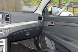 2014款荣威3501.5T 手自一体 劲尚版 外出试驾