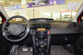 驾驶席全景