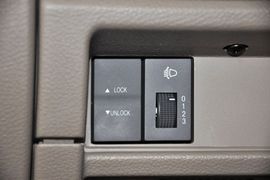 2012款上汽大通V80 2.5L手动尊杰版短轴 中顶