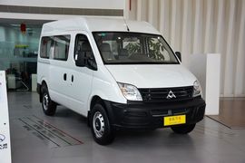 2014款上汽大通V80 2.5T傲运通短轴中顶