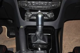 2012款标致508 2.0L自动天窗经典版