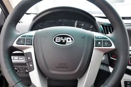 2014款比亚迪速锐1.5TI手动尊贵型