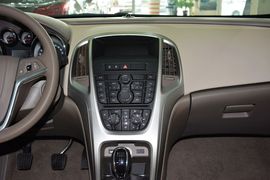 2013款别克英朗GT 1.6L手动进取版