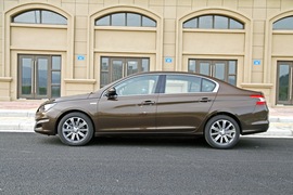 2014款东风标致408 1.6T自动外出试驾实拍