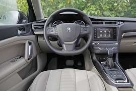 2014款东风标致408 1.6T自动外出试驾实拍