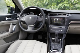 2014款东风标致408 1.6T自动外出试驾实拍