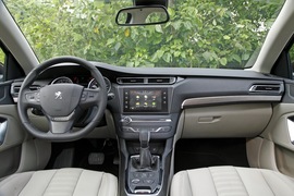 2014款东风标致408 1.6T自动外出试驾实拍