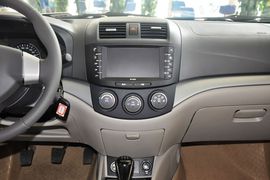 2012款长安悦翔V5 1.5L手动运动型 国四