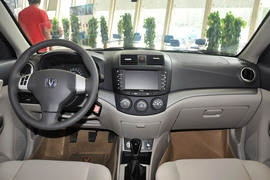 2012款长安悦翔V5 1.5L手动运动型 国四