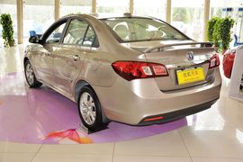 2012款长安悦翔V5 1.5L手动运动型 国四