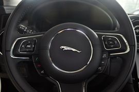 2014款捷豹XJL 2.0T两驱全景商务版