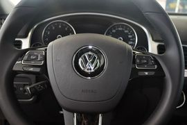 2011款大众途锐3.0TSI标准型
