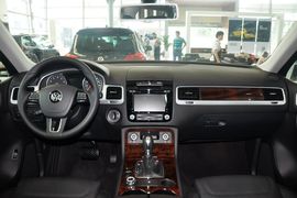 2011款大众途锐3.0TSI标准型