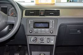 2013款大众新桑塔纳1.4L手动舒适版