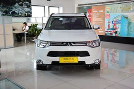 2013款三菱欧蓝德2.4L四驱豪华导航版5座