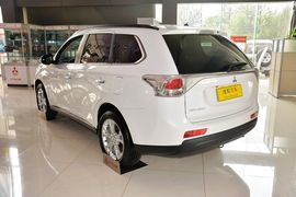 2013款三菱欧蓝德2.4L四驱豪华导航版5座