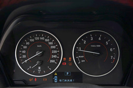 2014款宝马220i运动设计套装型