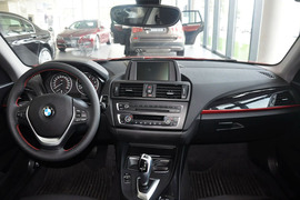 2014款宝马220i运动设计套装型
