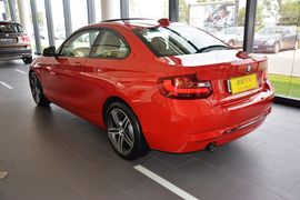 2014款宝马220i运动设计套装型