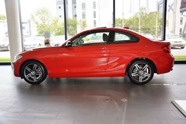 2014款宝马220i运动设计套装型