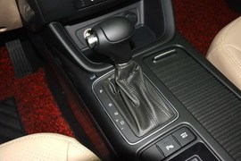 2013款起亚索兰托2.4L汽油四驱豪华版5座