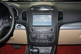 2013款起亚索兰托2.4L汽油四驱豪华版5座